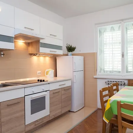 Nevia Apartman Makarska