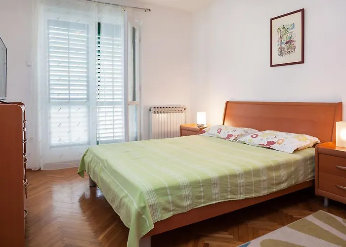 Nevia Apartman *